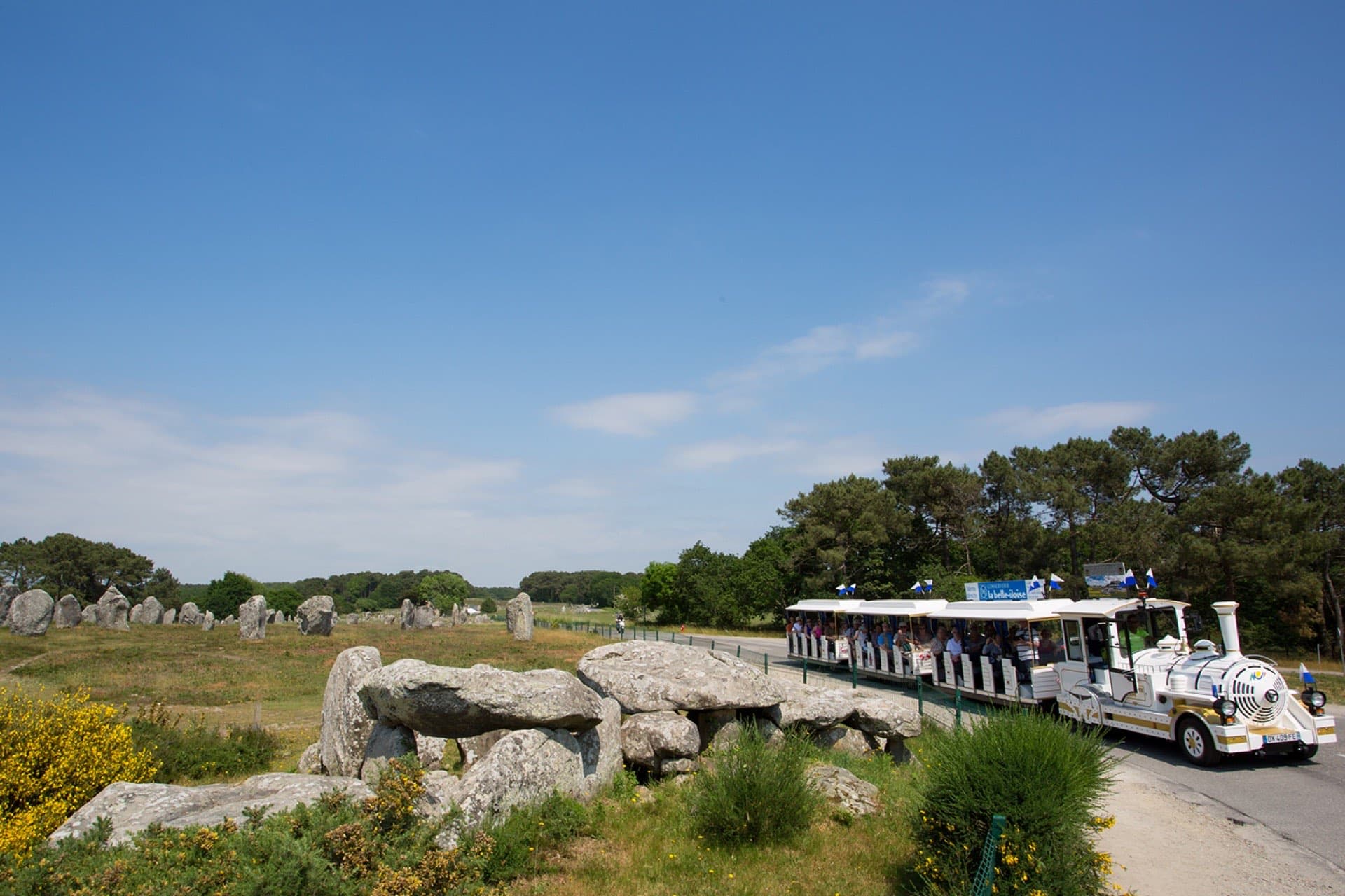 Le Petit Train de Carnac on a scenic route